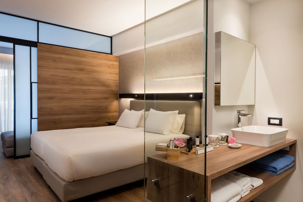 Junior Suite, Pool View