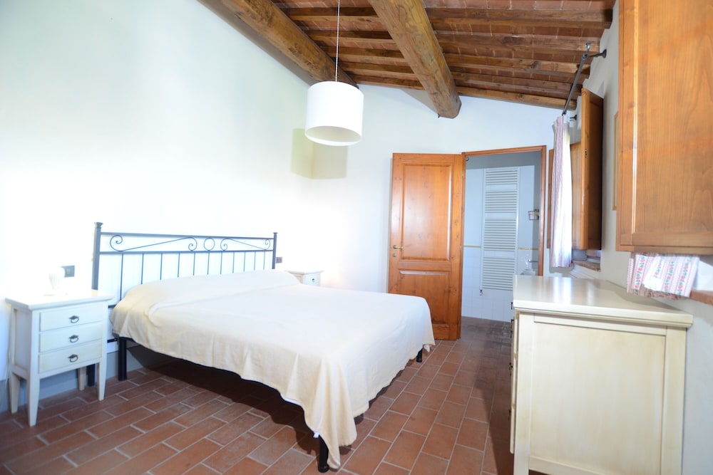 Family Apartment, Multiple Bedrooms, 2 Bathrooms, Mountainside (Francigena 9)