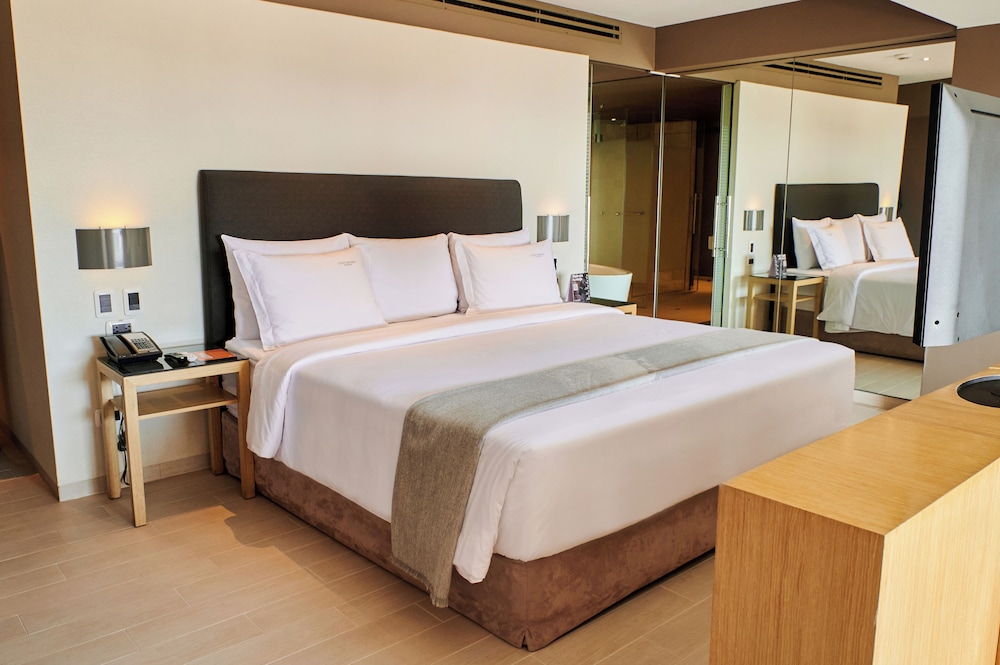 Junior Suite, 1 King Bed (Superior) - Photo 2