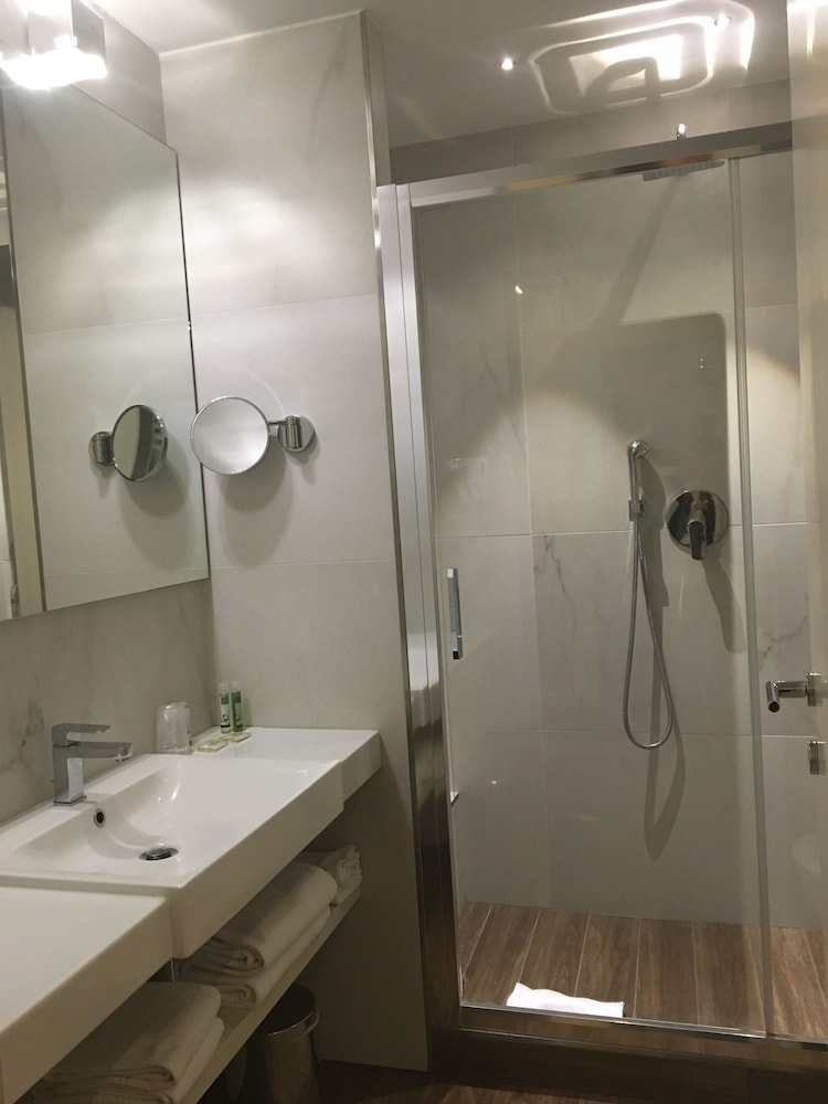 Economy Double Room Single Use, 1 Double Bed - Photo 4