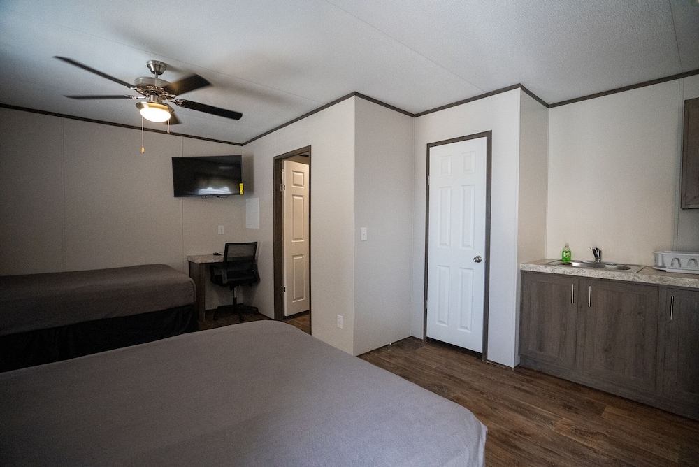 Standard Room, 1 King Bed photo 1