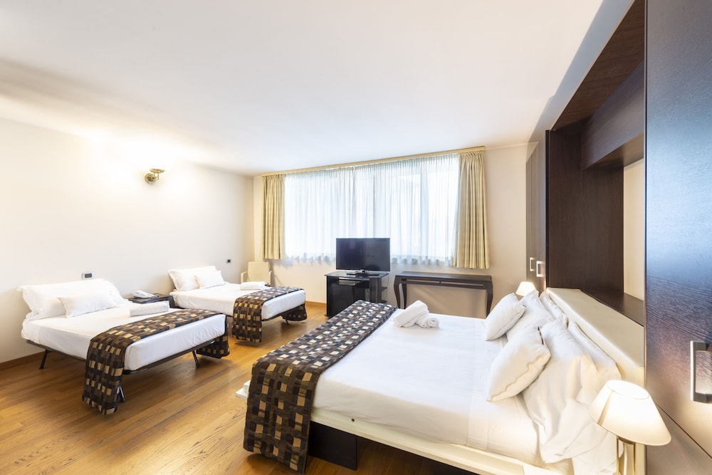 Superior Quadruple Room - Photo 5