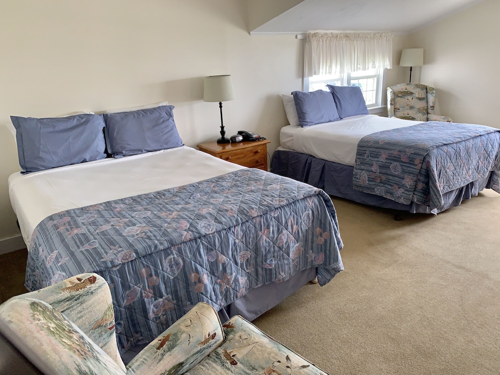 Standard Room, 1 Queen Bed and 1 Double Bed, Non Smoking photo 1
