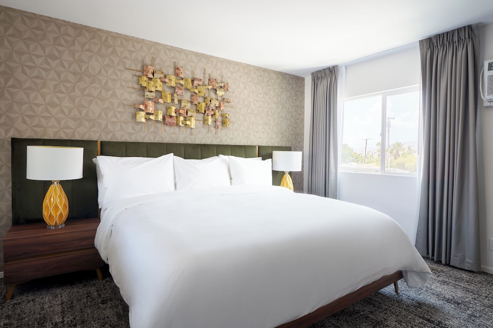 Room, 1 King Bed, Accessible - Photo 1