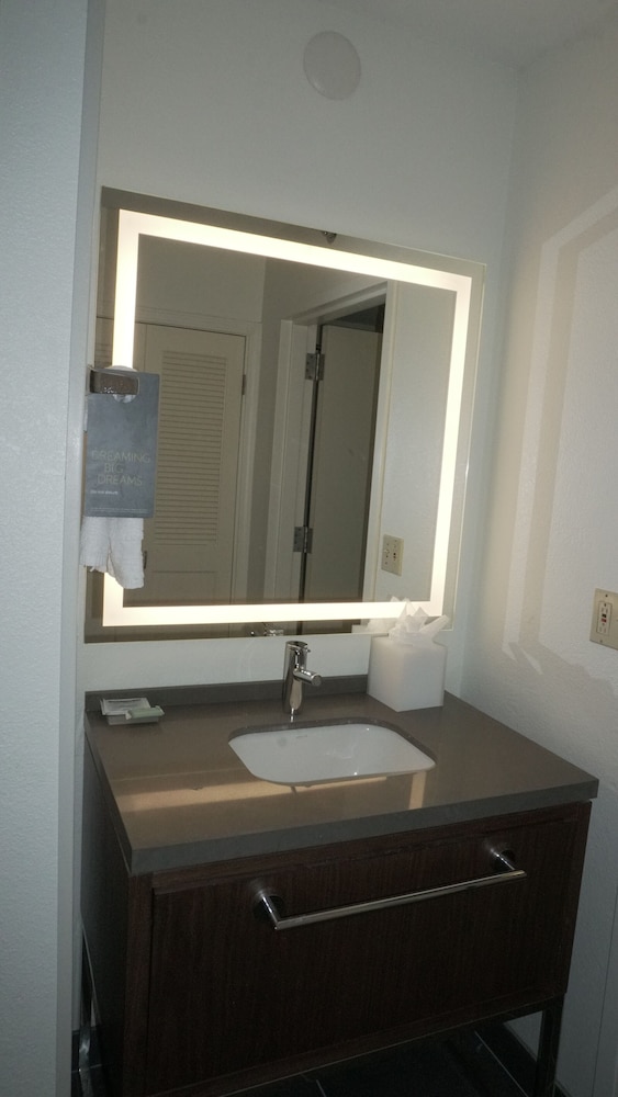 Room, 2 Queen Beds - Photo 1