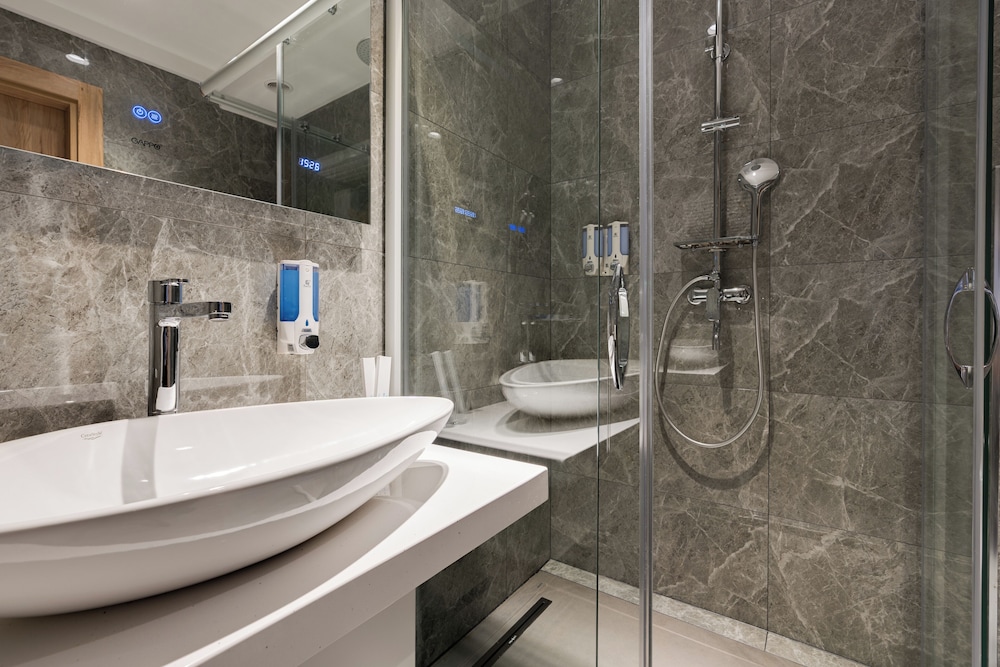 Standard Twin Room - Photo 4