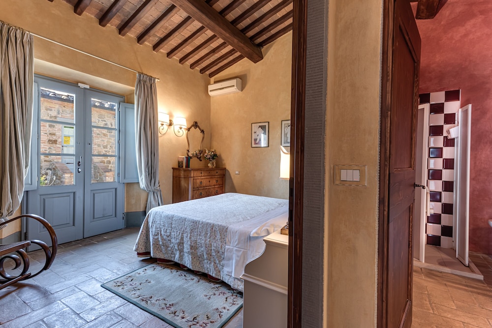 Romantic Cottage photo 2
