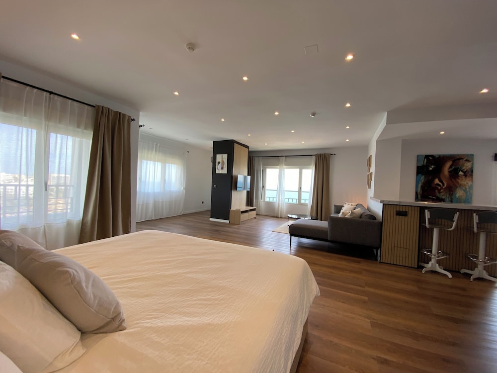 Deluxe Studio Suite, 1 Bedroom, Sea View - Photo 14