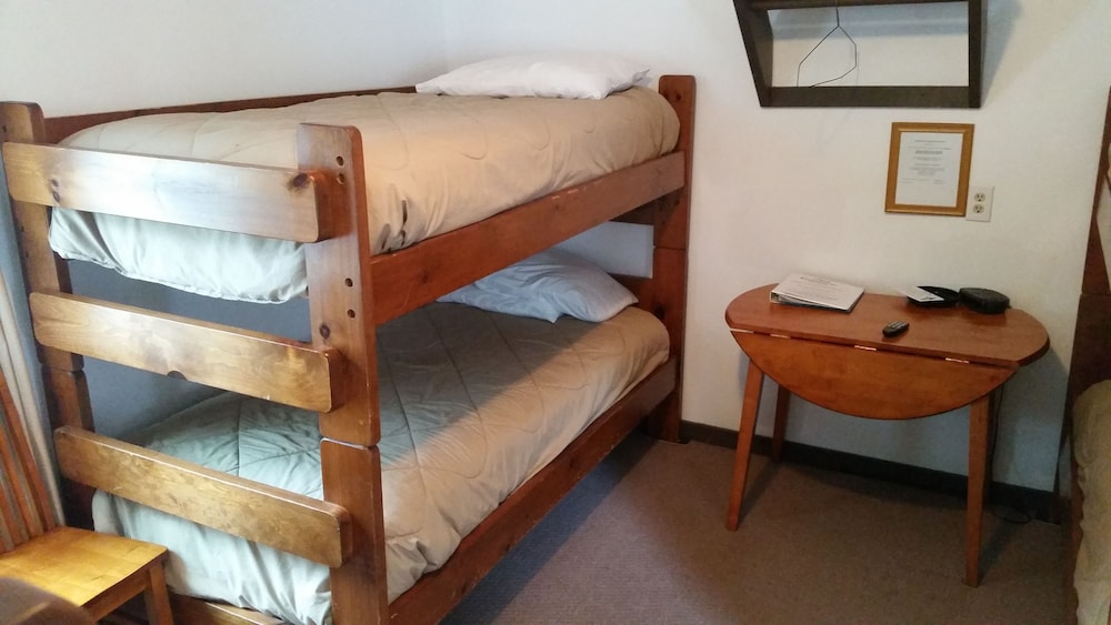 Room, 3 Bunk Beds photo 3