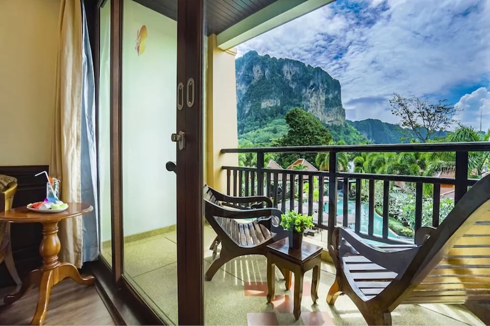 Deluxe Room, Pool View - Photo 9