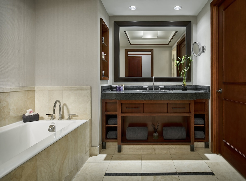 Premier Room, 2 Double Beds - Photo 4