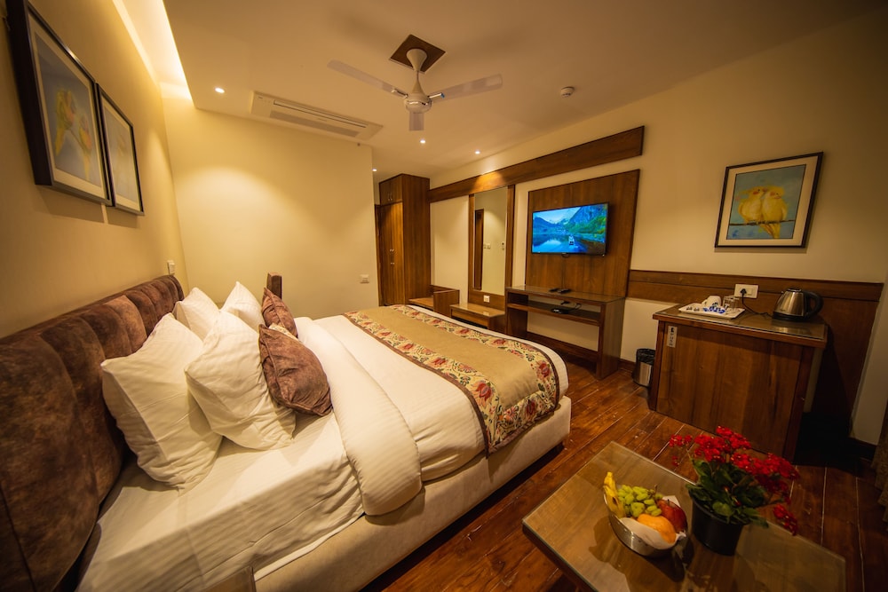 Premium Room with Private Balcony - Photo 5
