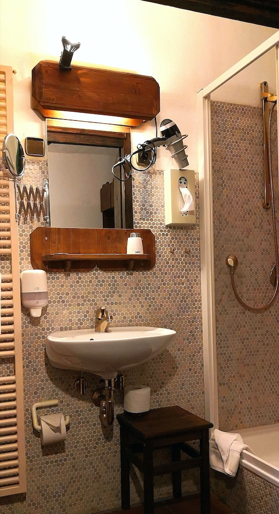 Superior Single Room, Ensuite photo 3