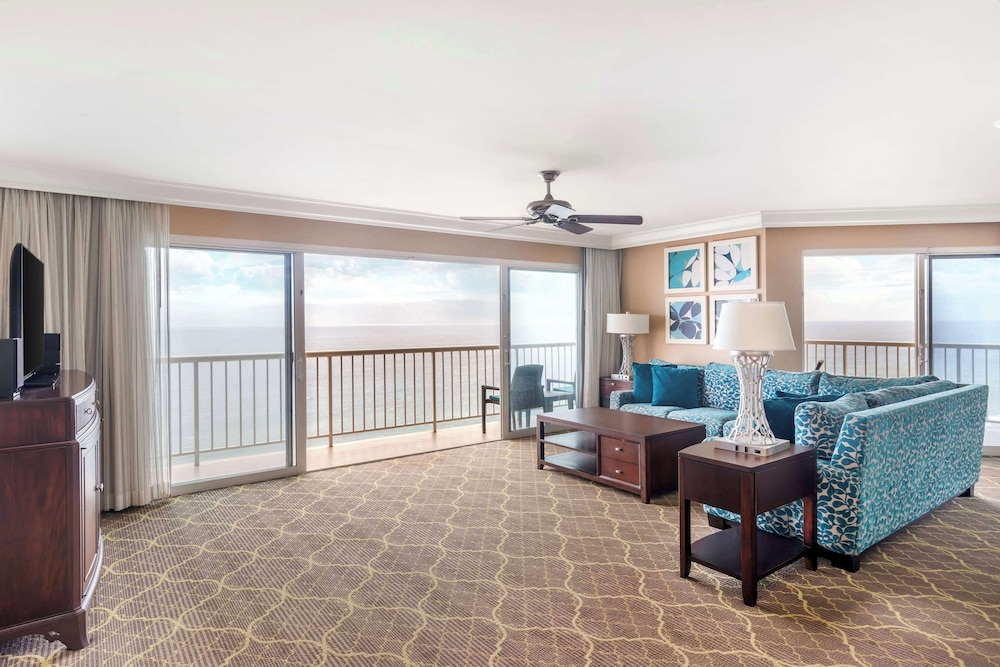 2 Bedroom Oceanfront 1 King 2 Twins/1qn Suite