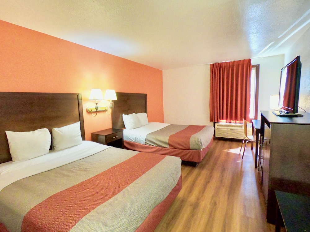 Deluxe Room, 2 Queen Beds, Non Smoking, Refrigerator & Microwave - Photo 2