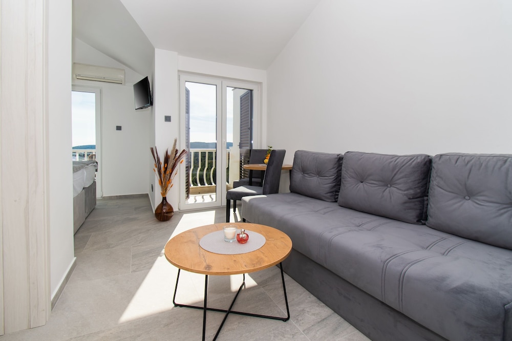 Apartment (A2)