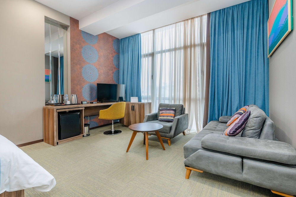 Superior Room, 1 King Bed, Non Smoking photo 2
