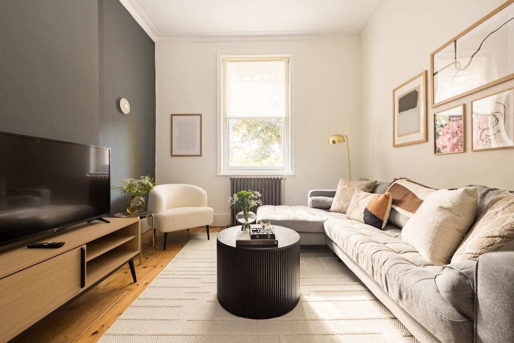 House (2 Bedrooms)