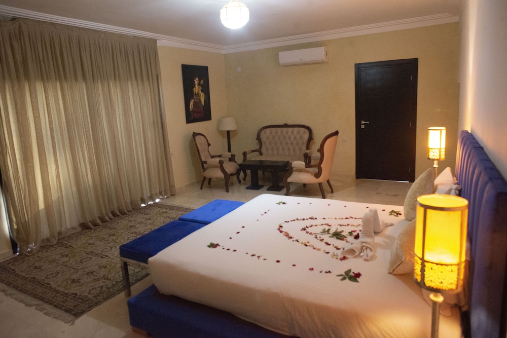 Deluxe Double Room, 1 Queen Bed, Balcony, Pool View photo 3