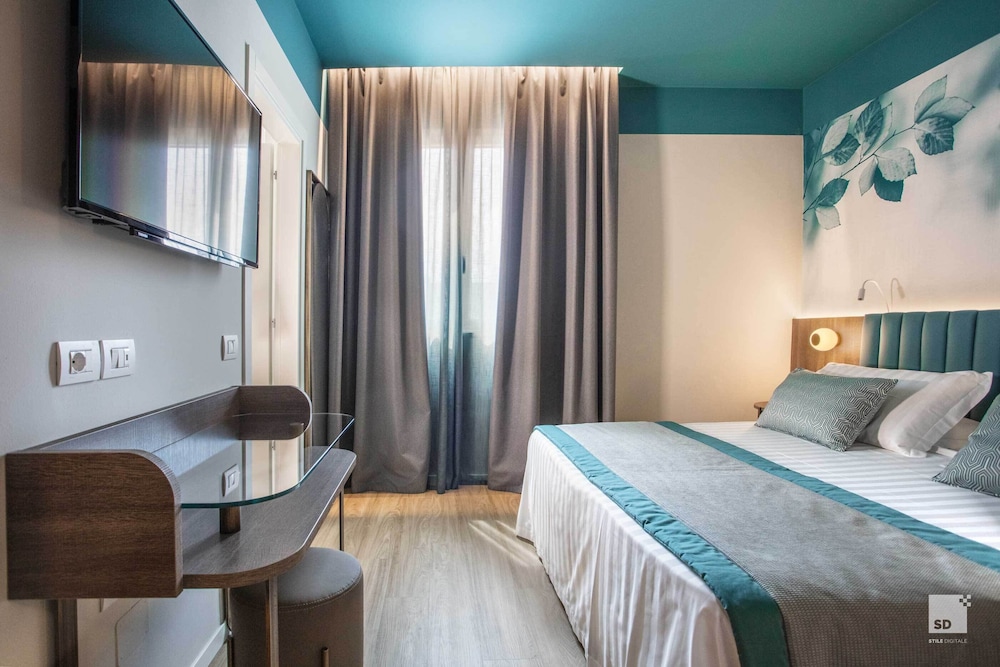 Deluxe Triple Room - Photo 2