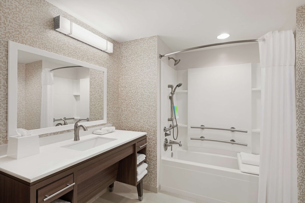 Studio, 2 Queen Beds, Accessible, Bathtub (Mobility & Hearing) - Photo 4