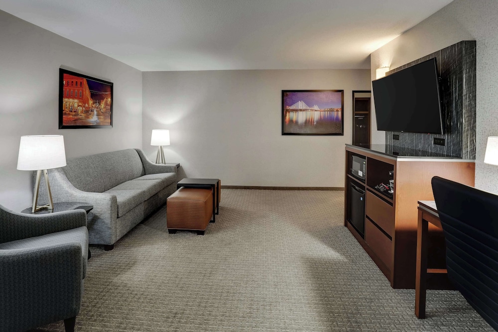 Suite, 1 King Bed with Sofa bed, Refrigerator & Microwave (Upper Floor, 2 Rooms, Sofabed) - Photo 2