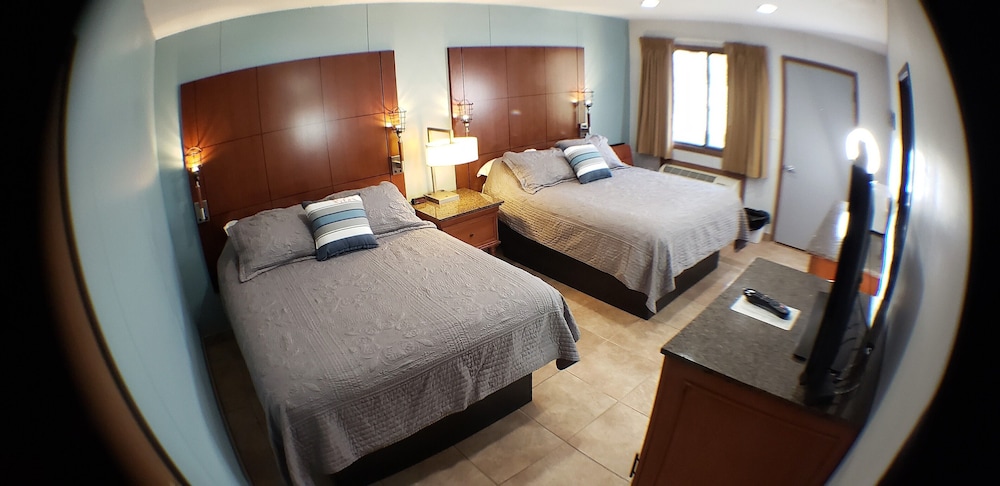 2 Queen Beds, Lakeside photo 3