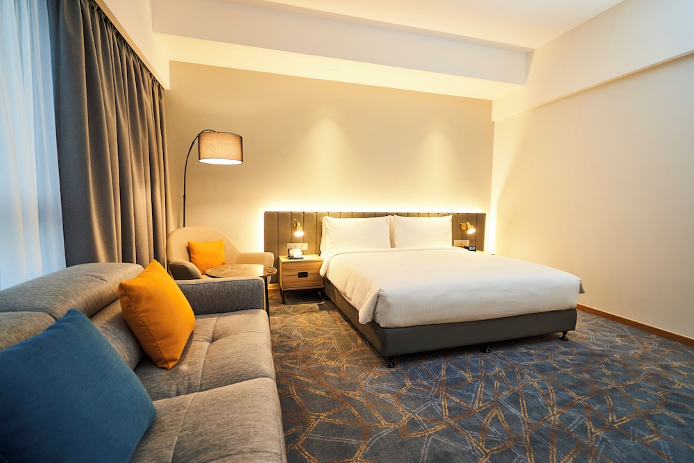 Premium Room, 1 King Bed, Club Lounge Access - Photo 4