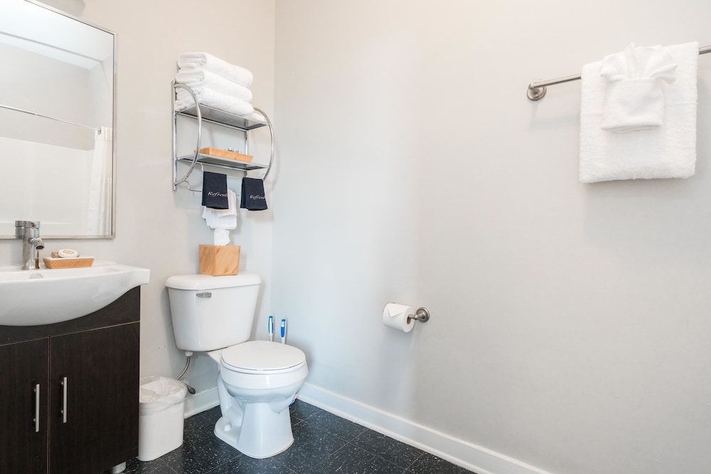 Cozysuites Music Row Chic 1BR w Free Parking 42, Photo 53