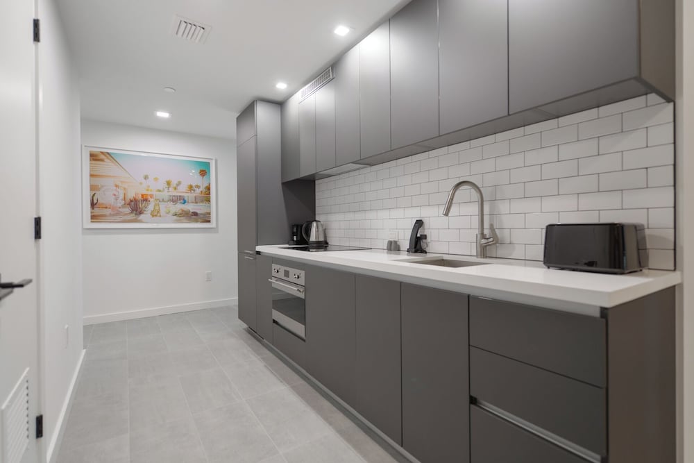 Deluxe Studio Suite, City View photo 2