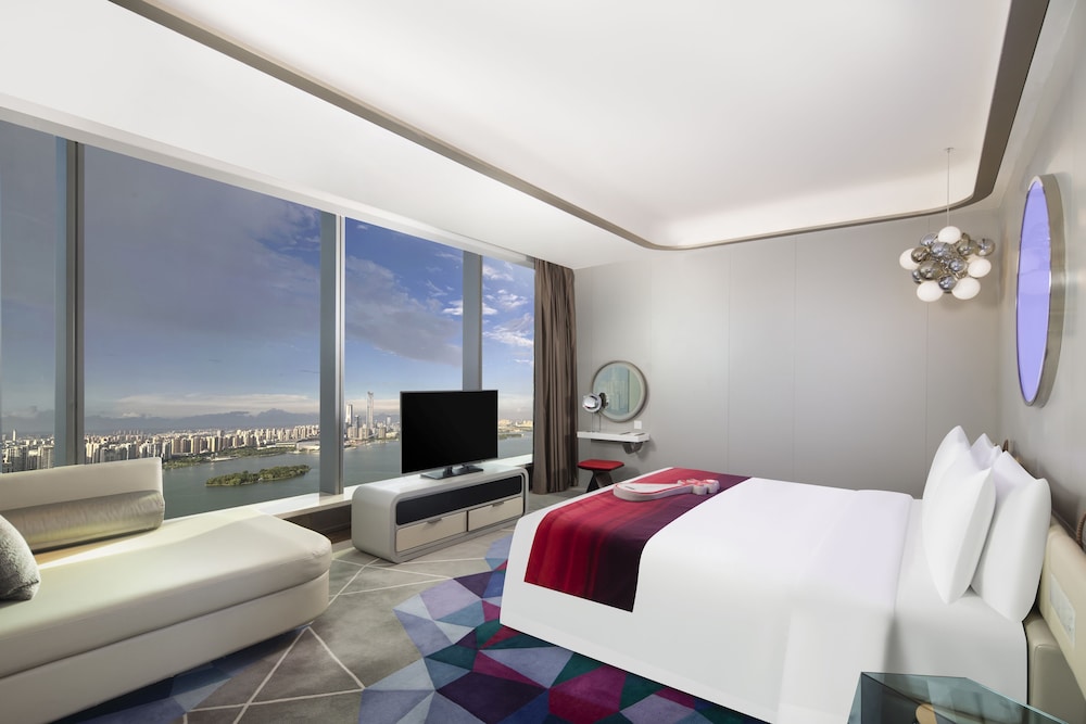 Fabulous King Room, 1 King Bed, Lake View photo 3