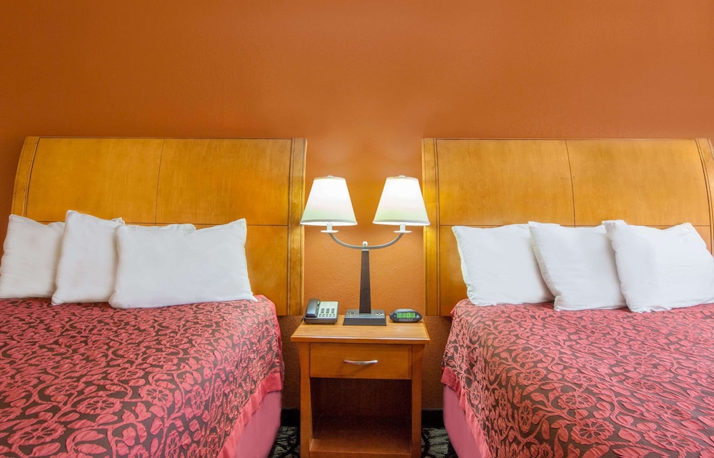 Room, 2 Double Beds, Non Smoking - Photo 3