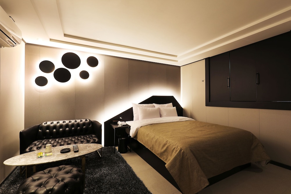 Standard Double Room - Photo 14