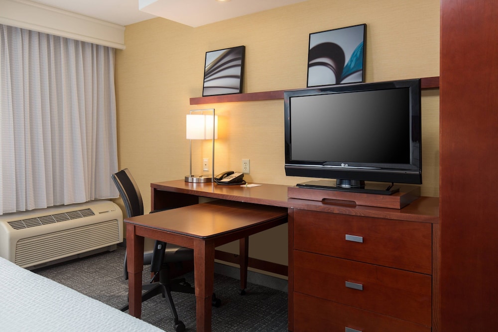 Room - Photo 2