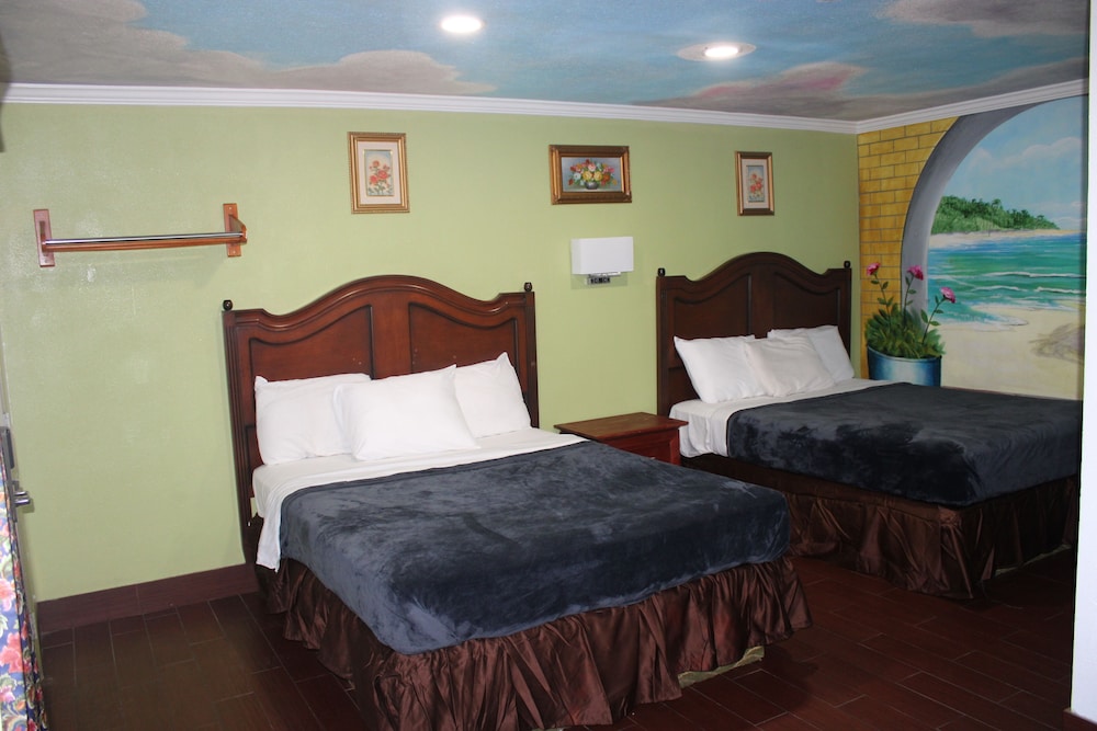 Economy Room, 2 Queen Beds photo 1