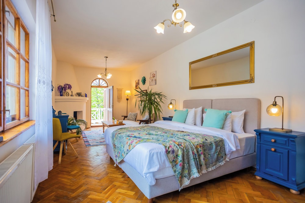 Royal Double or Twin Room, Balcony, Mountain View photo 2