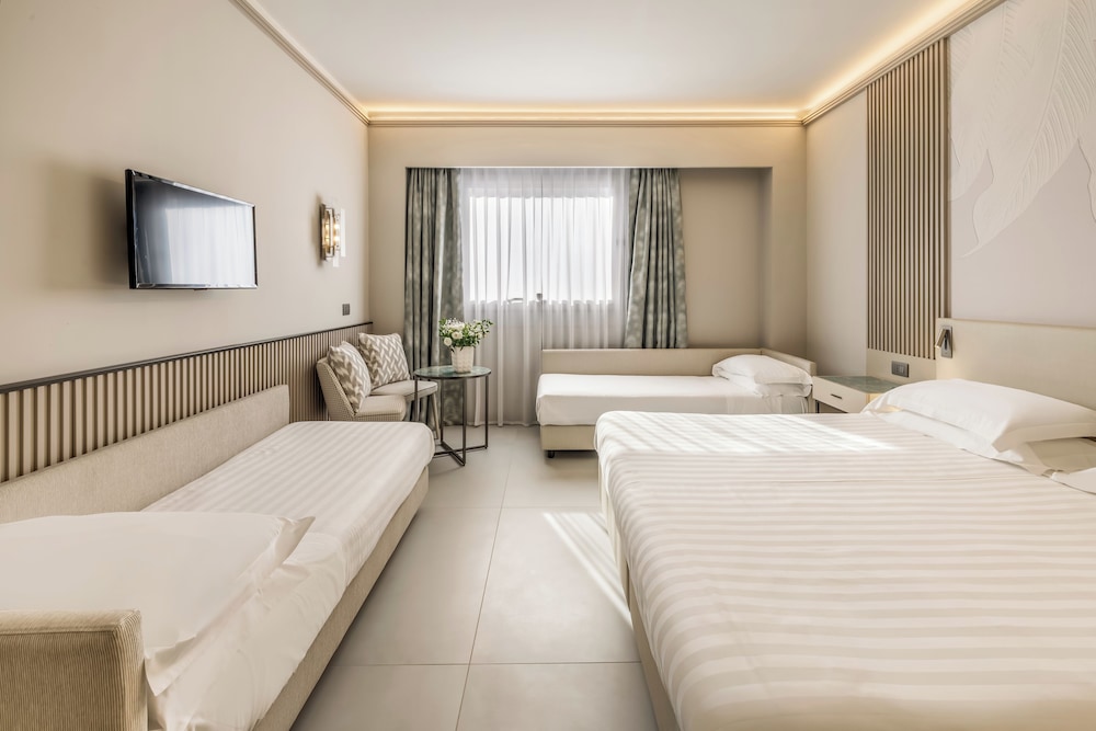 Exclusive Quadruple Room - Photo 3