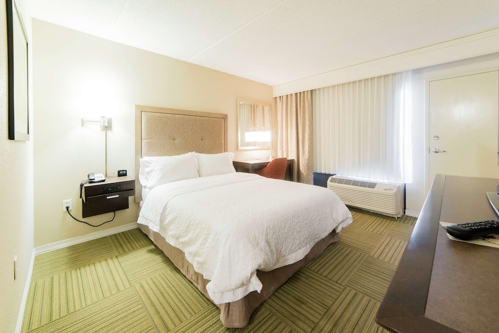 Room, 1 Queen Bed, Accessible (Hearing, Roll-in Shower) - Photo 2