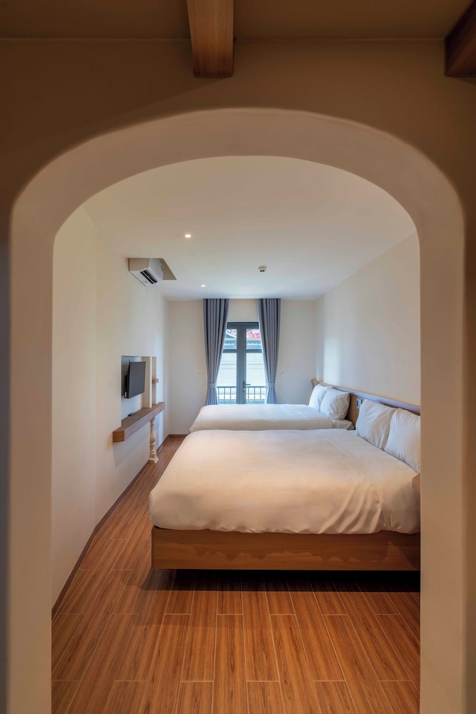 Deluxe Quadruple Room, Balcony, City View