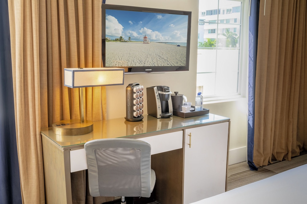 Luxury Double Room, 1 King Bed, Pool View - Photo 10