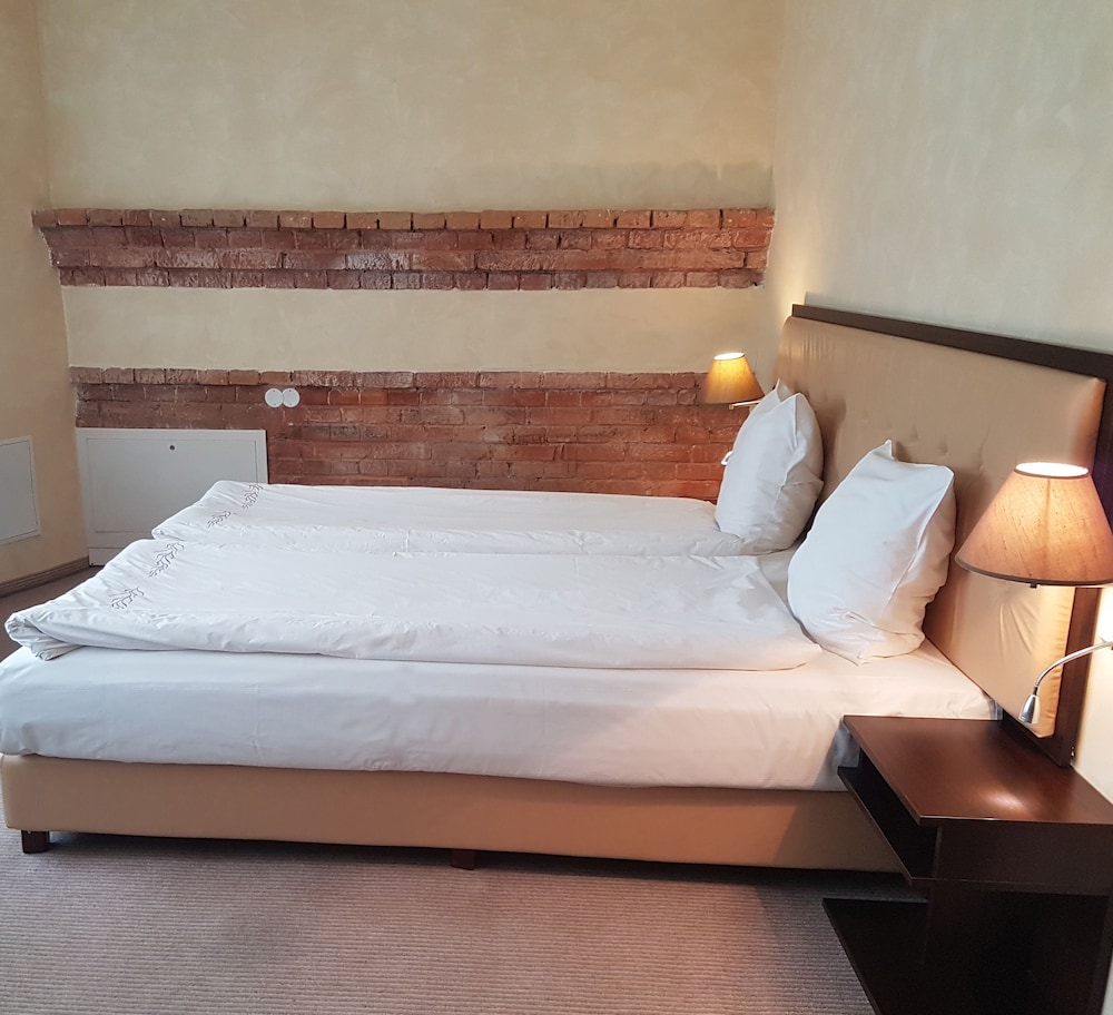 Economy Twin Room photo 3