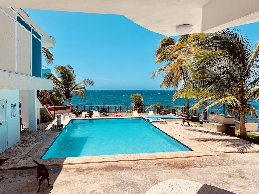 VA 102b Deluxe Ocean View Suite, 1 Full/Full & 1 Twin/Twin Size Bunk Beds, Ocean Front Property
