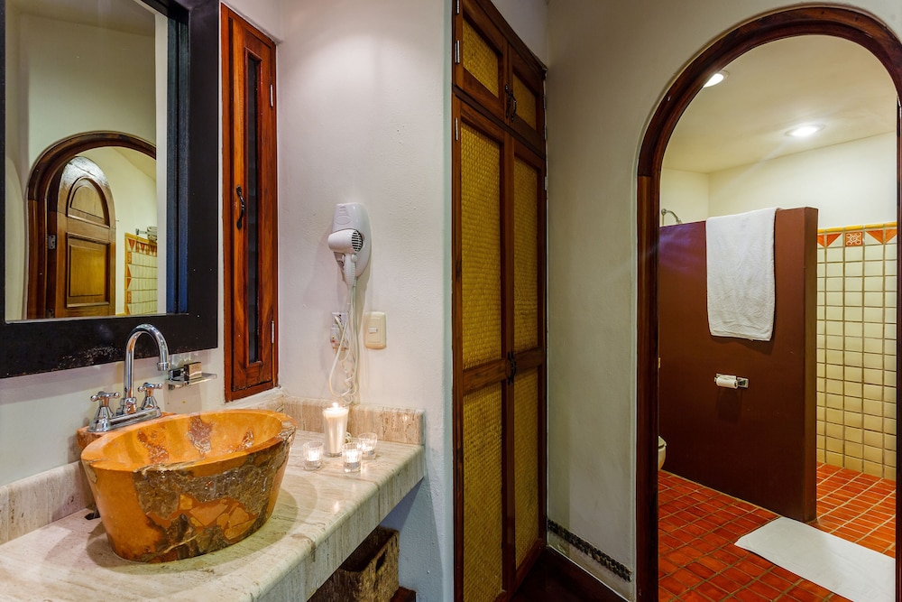 Superior Suite, Jetted Tub - Photo 14