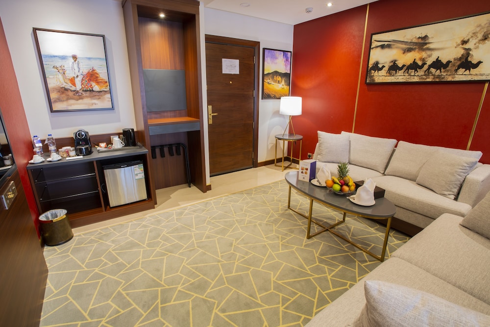 Executive Suite - Photo 5