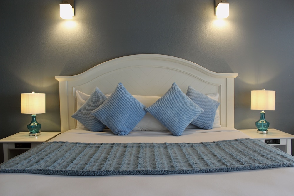 Deluxe Room, 1 King Bed, Balcony, Ocean View photo 1