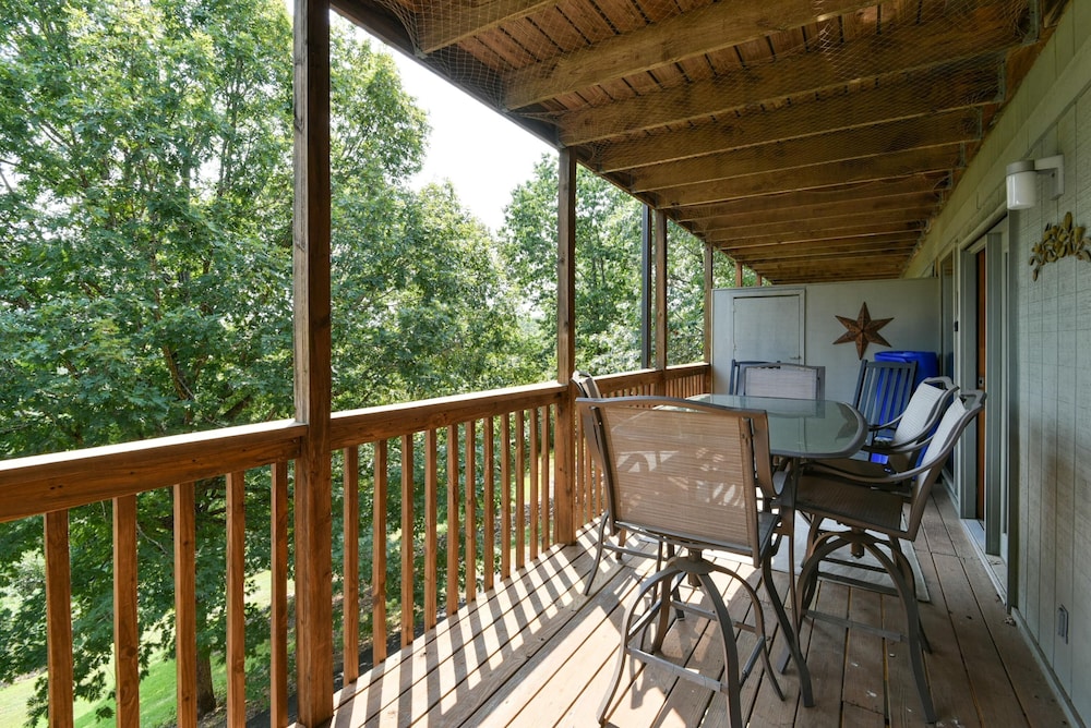 Condo (Notch #7 - POOLS - Great Balcony - Tr) photo 2