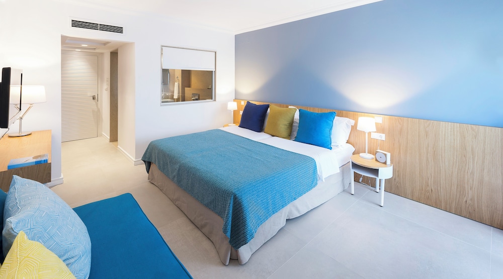 Deluxe Two Bedroom Suite Sea View