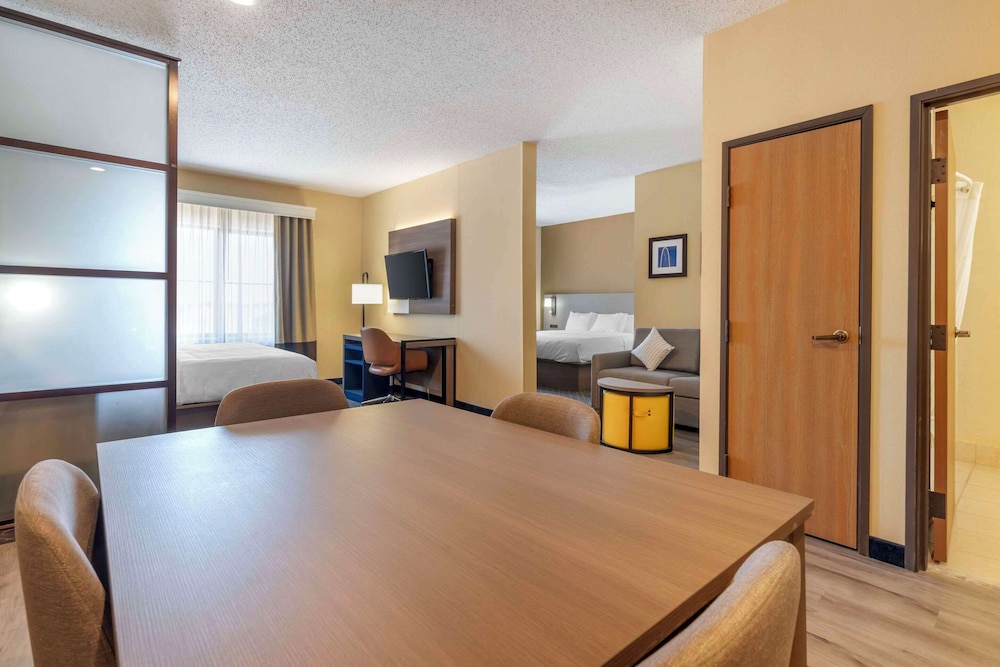 Suite, Multiple Beds, Non Smoking (Upgrade) photo 1