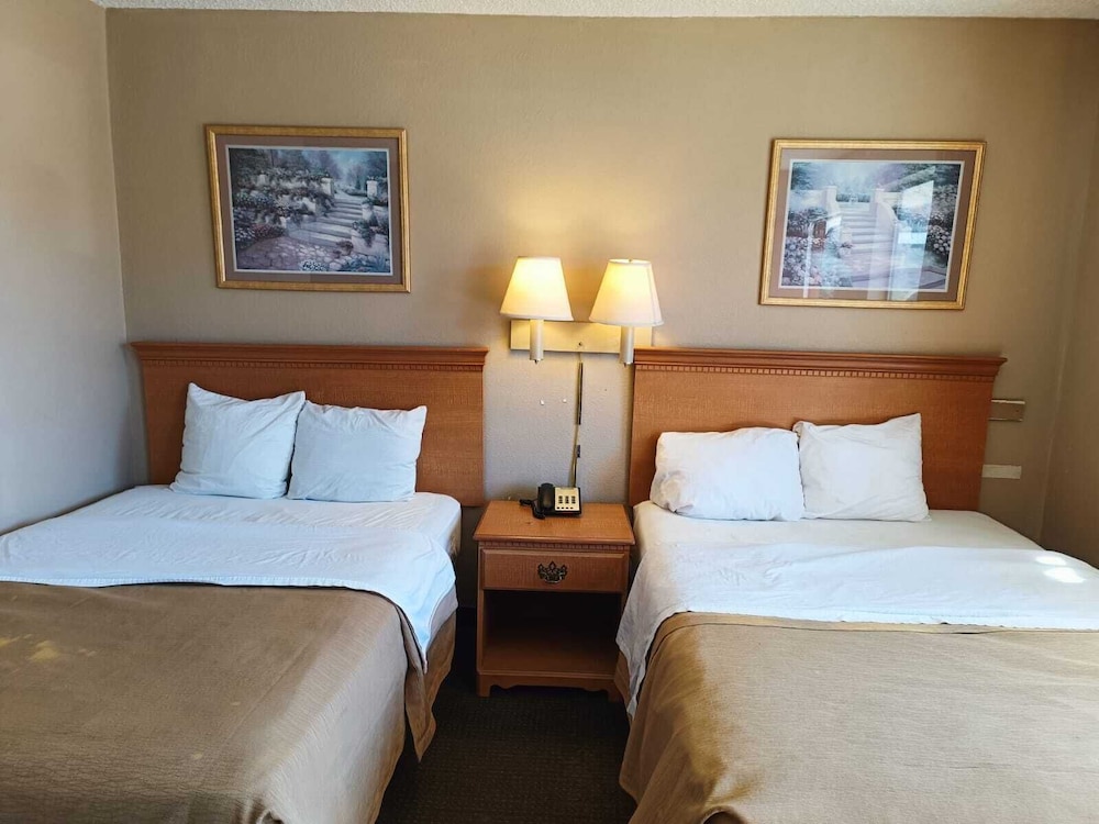 Room, 2 Double Beds, Non Smoking - Photo 1
