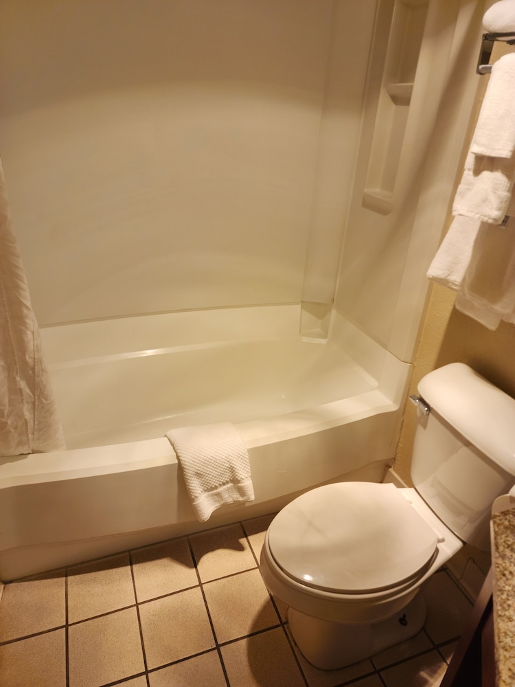 Standard Room, 1 King Bed, Non Smoking - Photo 4